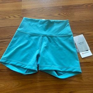 NWT Lululemon Wunder Train HR Short
4" *Contour Fit
